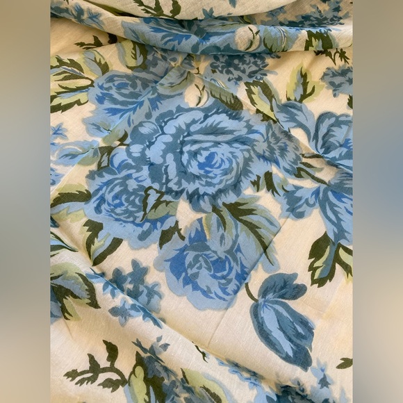 Blue Flowered Sarong/Pareo - Picture 3 of 7